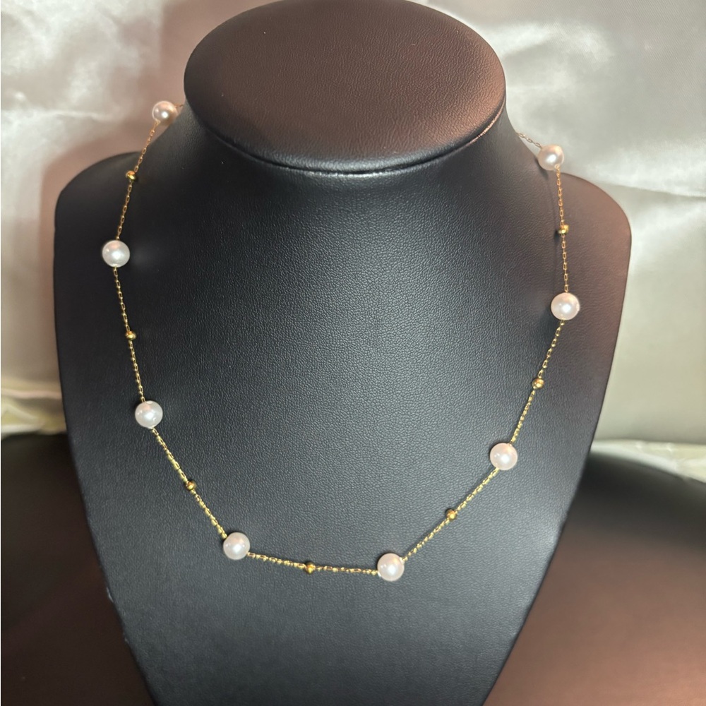 *NEW* Elegant stainless steel Gold and Pearl Necklace